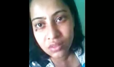 सेक्सी केटी और हार्वे सोफे पर आदमी पिक्चर मूवी सेक्सी के मुर्गा साझा करते हैं